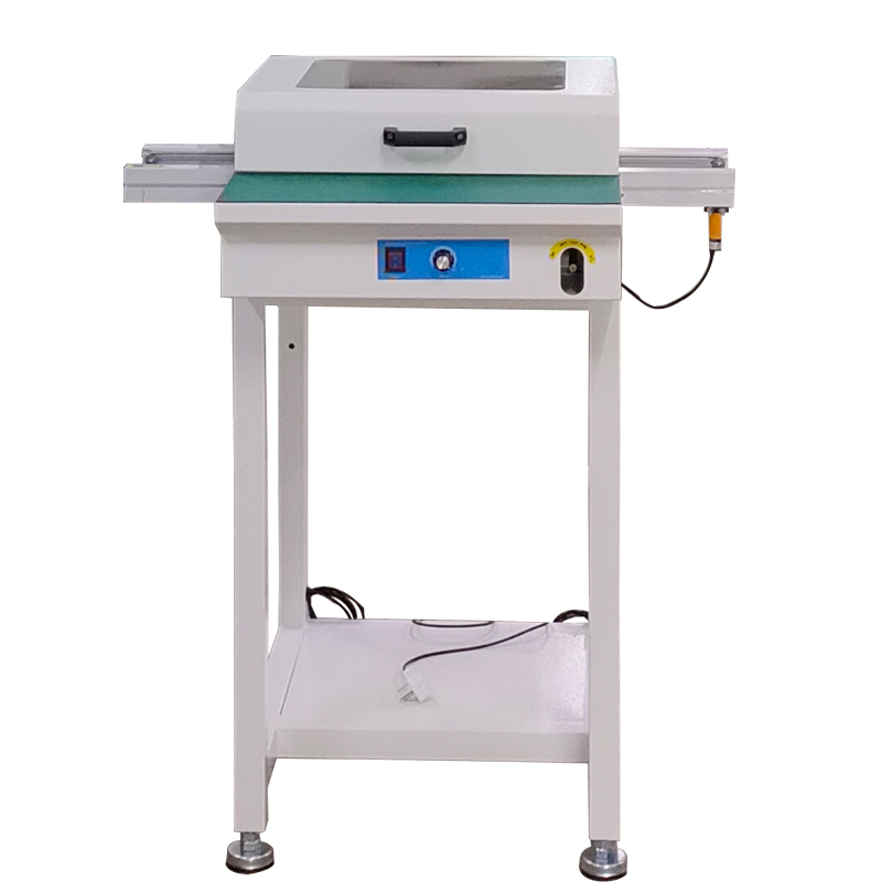 Conveyor with Dust Cover